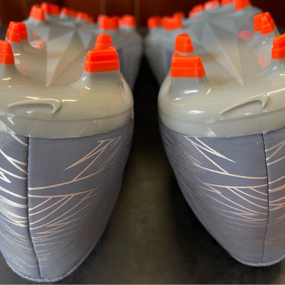 NIKE Soccer Cleats Phantom Venom Size 1Y (Youth/Junior) - Picture 11 of 16